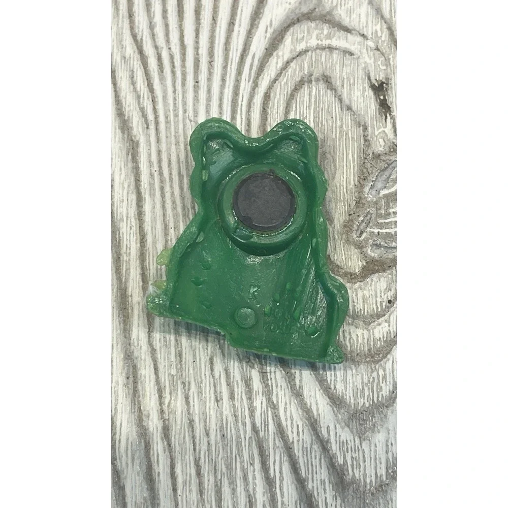 Vintage Travco Hong Kong Frog Refrigerator Magnets Set of 4 Green Plastic Retro